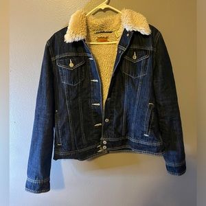 Dark washed Levi’s Denim jacket with fur inside